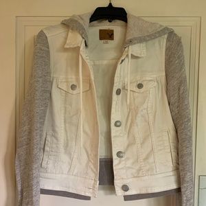 Cute jean jacket with soft sleeves